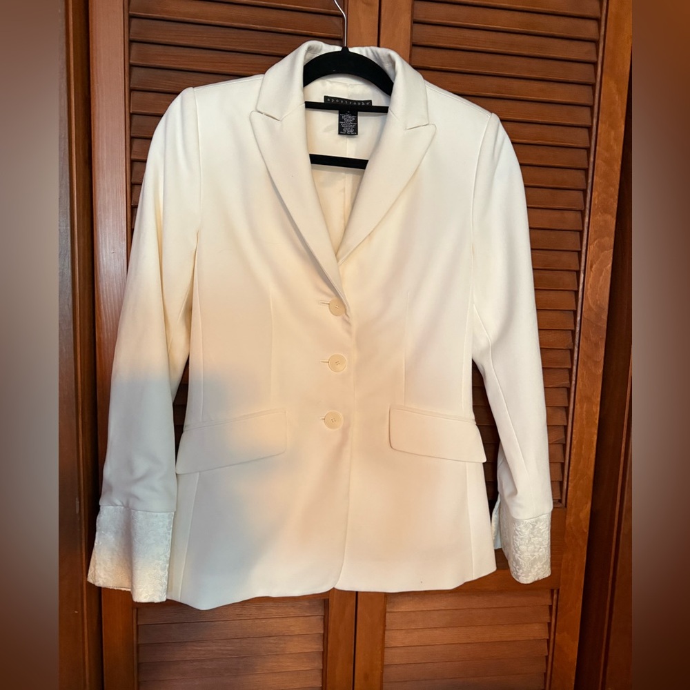 Apostrophe cream colored size 4 blazer jacket with accent cuffs